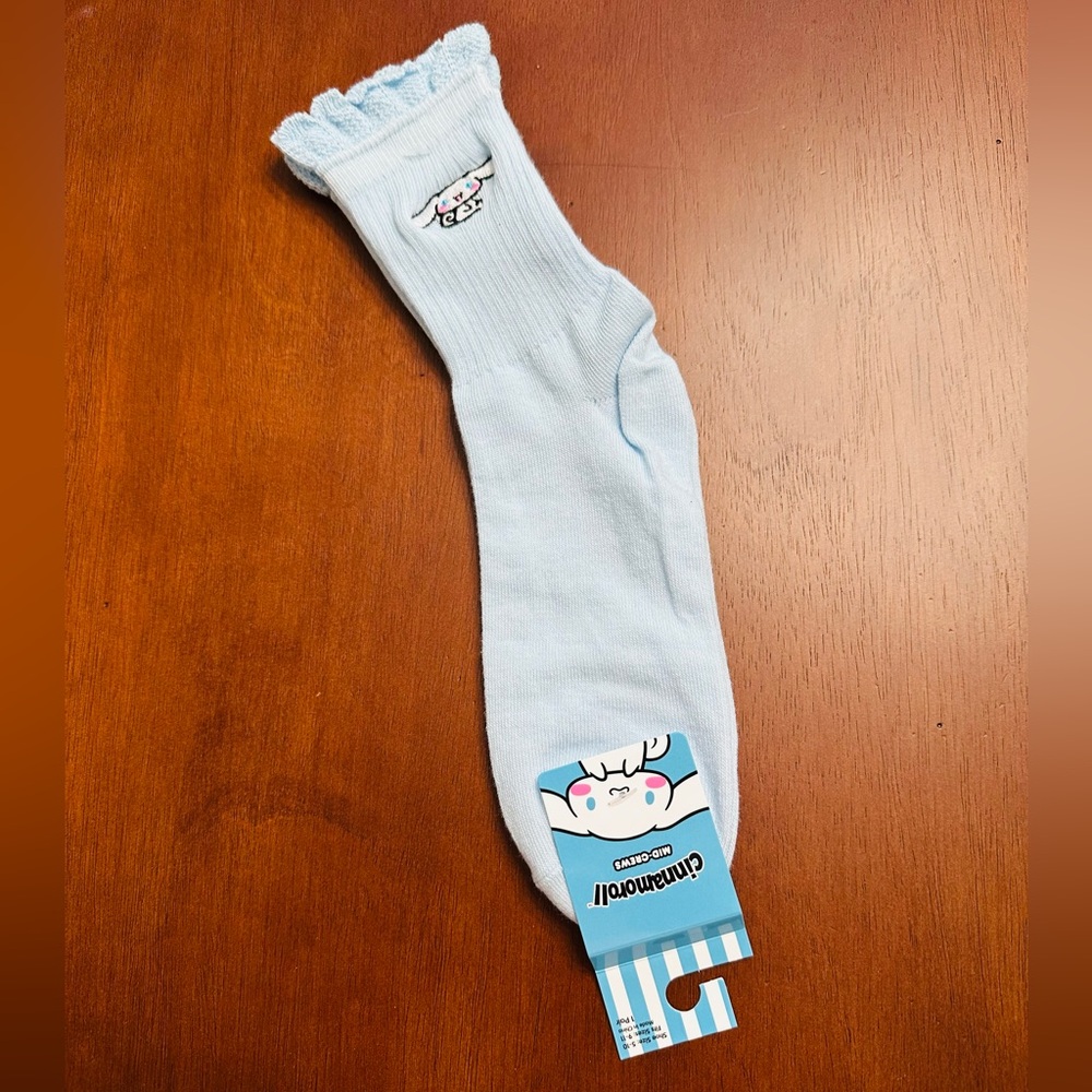 Cinnamoroll Ruffle Crew Socks - Picture 2 of 5